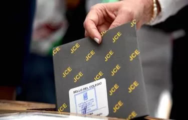 Abren las urnas en República Dominicana para elecciones presidenciales y legislativas