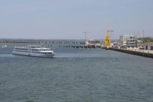La Belle de Cadix hace atraque previo a regularizar itinerarios de los lunes en Huelva