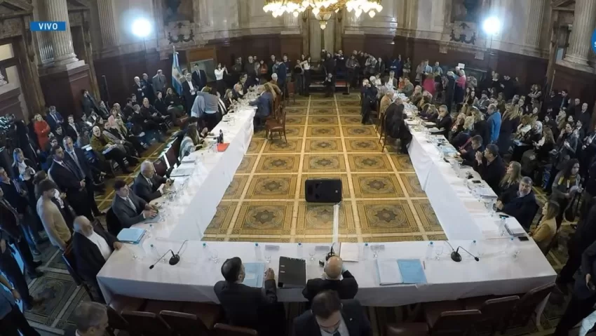 El Gobierno de Milei asegura que logró dictamen de la ley Bases en comisiones del Senado