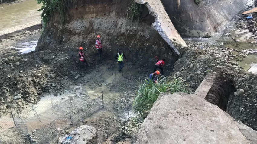 Indrhi inicia reparación de daños ocasionados por lluvias en canal Monsieur Bogaert, en Santiago