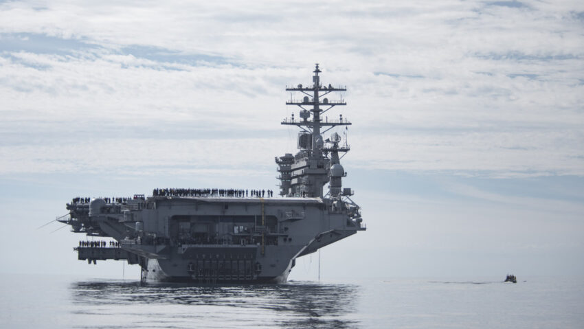 Los hutíes atacan con misiles el portaviones estadounidense Dwight Eisenhower