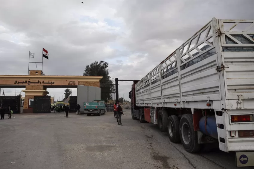 Unos 200 camiones de ayuda entrarán en Gaza desde Egipto