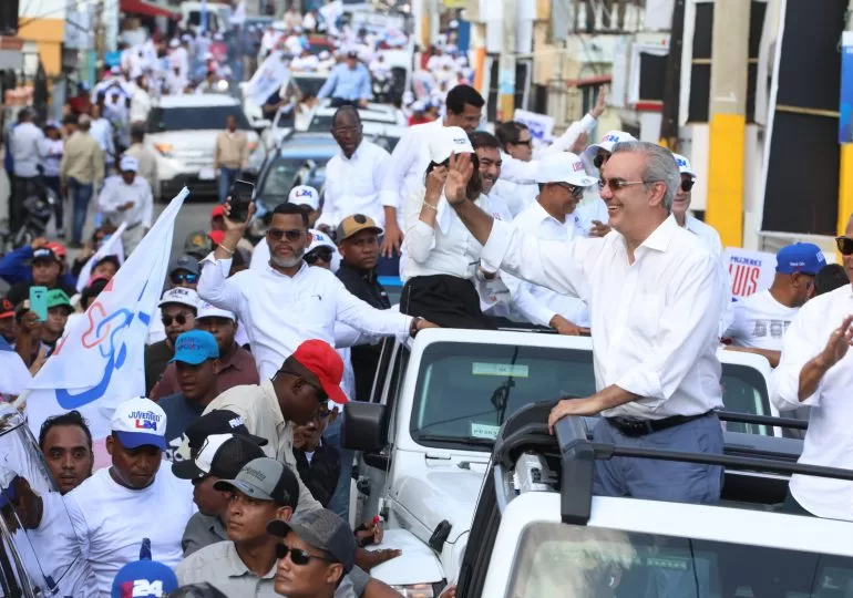 Abinader realiza marchas caravanas en las provincias Duarte y Hermanas Mirabal