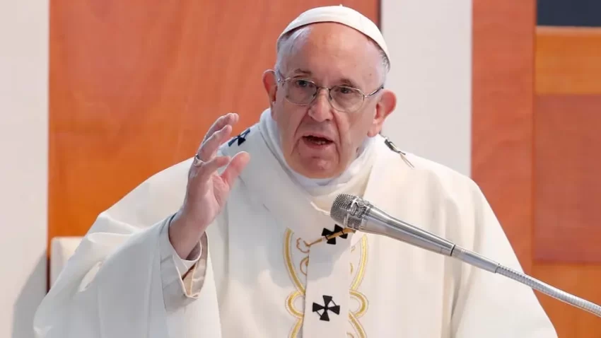 El papa Francisco abogó por la inclusión en forma prudente de homosexuales en la Iglesia