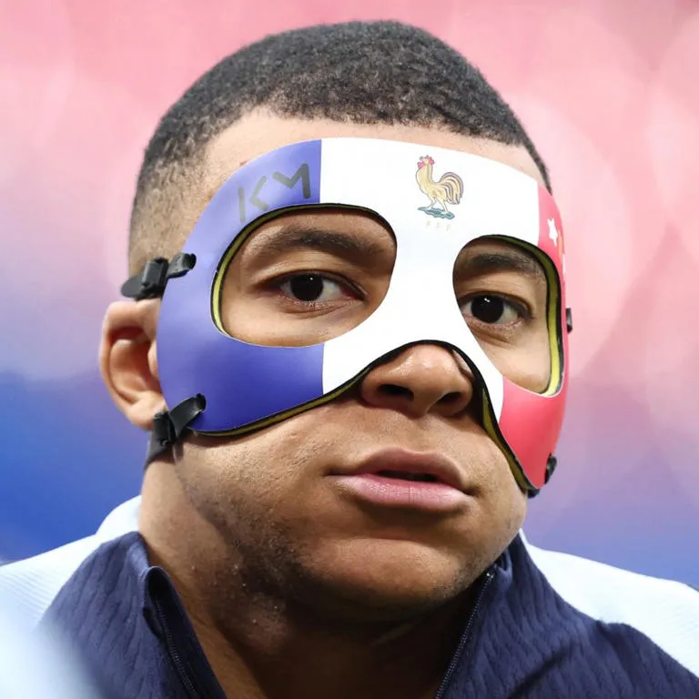 Mbappé quiere jugar pero se enfrenta a un problema con su máscara que preocupa a Francia en la Eurocopa
