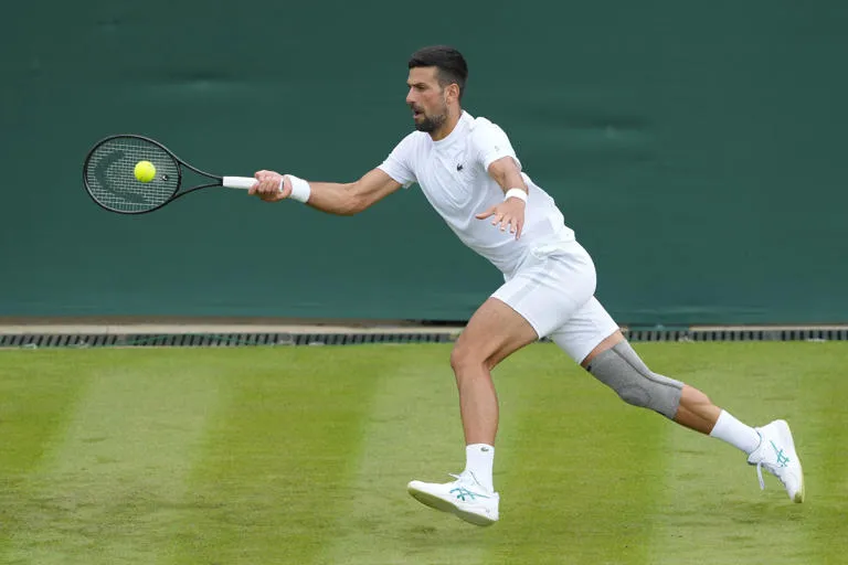 Djokovic asegura que su rodilla está bien y está listo para ganar Wimbledon