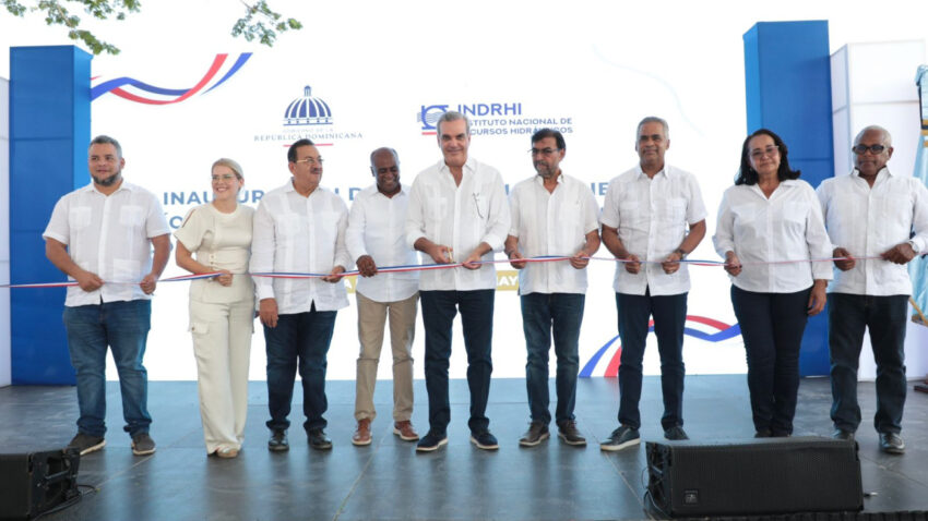 Presidente Abinader inaugura rehabilitadas obras hidráulicas, un comedor económico que servirá hasta 4,000 raciones de comidas diarias y el play Paso Cibao en Hato Mayor