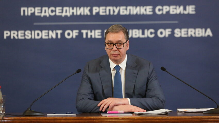Vucic advierte de preparativos para un gran conflicto armado