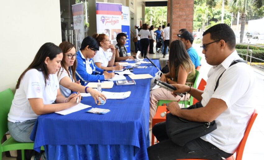 Ministerio de Trabajo invita a recepción de currículums para vacantes aerolínea