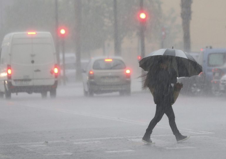 Vaguada y alto contenido de humedad producirán aguaceros hacia el interior del país