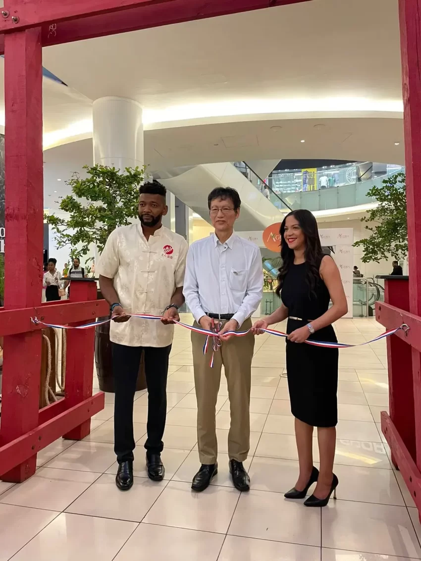 Embajada de Japón y Club de Bonsái realizaron exposición en Ágora Mall