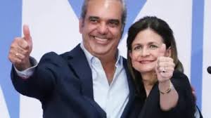 Abinader dice acto de juramentación será en el Teatro Nacional para "mayor comodidad"