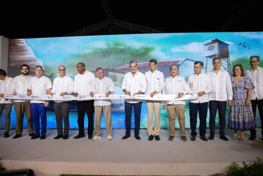 Presidente Abinader inaugura muelle y lanza proyectos energéticos en Manzanillo