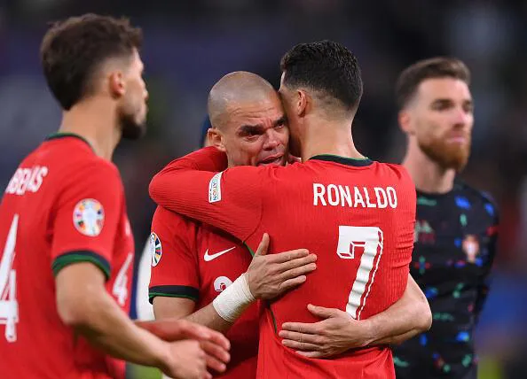 Desconsolado llanto de Pepe, el rostro de CR7 en su final