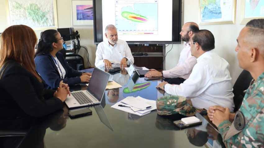 Comité de Emergencias de Medio Ambiente adopta medidas ante las lluvias que pronostican por el paso del huracán Beryl