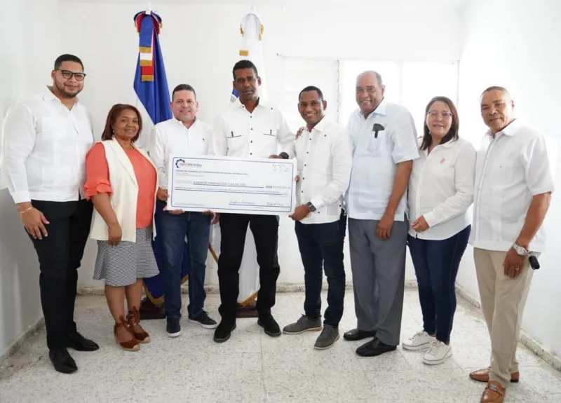 Gobierno entrega RD$20.7 millones para construcción de naves industriales en San Juan