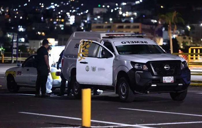 Hallan tres cuerpos desmembrados en un taxi en México