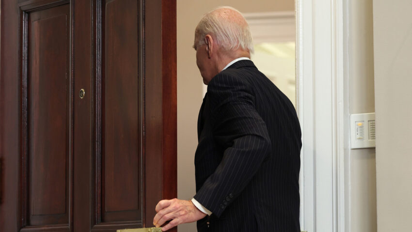 Los donantes de Wall Street discuten una salida "elegante" de Biden