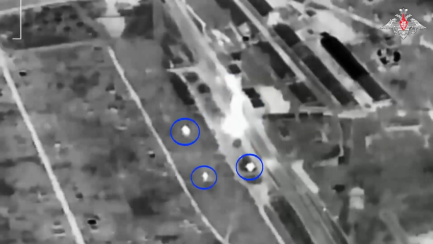 Misiles tácticos rusos Iskander-M destruyen dos trenes con personal y equipos