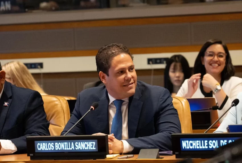 Ministro Vivienda RD expone sobre déficit habitacional