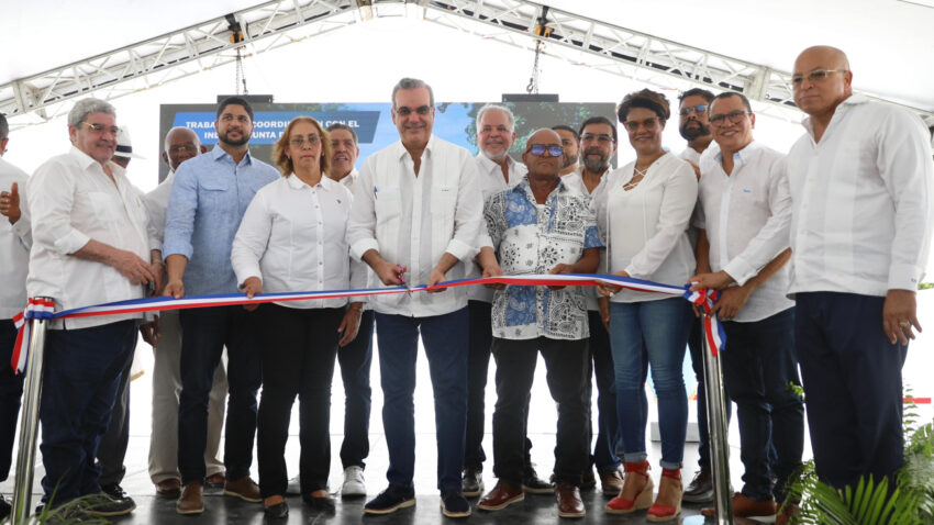 Presidente Abinader inaugura Centro Tecnológico JFPG en Haina y deja iniciados trabajos de construcción del hospital traumatológico de San Cristóbal
