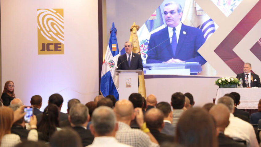 Presidente Abinader reafirma su compromiso para continuar impulsando las reformas que requiere el país y dejar un legado de fortalecimiento democrático
