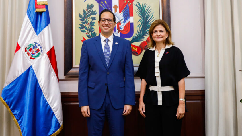 Vicepresidenta Raquel Peña juramenta nuevos ministros de Administración Pública y de la Juventud