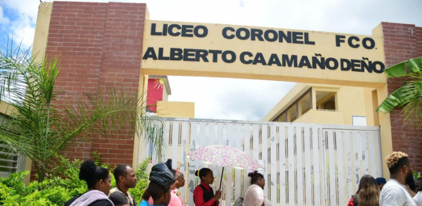 Moradores de Ciudad Juan Bosch en Santo Domingo Este Exigen Acción ante el Descontrol en el Liceo Coronel Francisco Caamaño Deñó