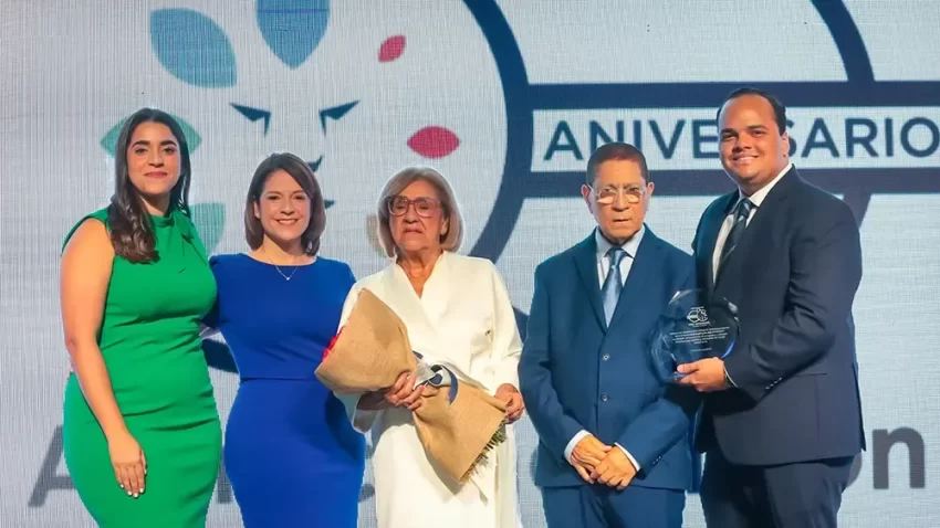 Almacenes León celebra 35 años de alianza con el mercado local