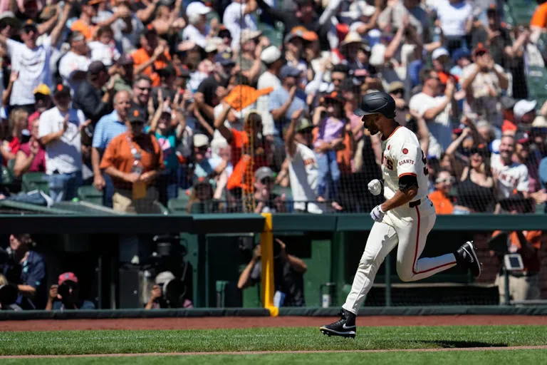 Webb lanza 7 innings y 2/3 por Gigantes, que aplastan 6-0 a Bravos