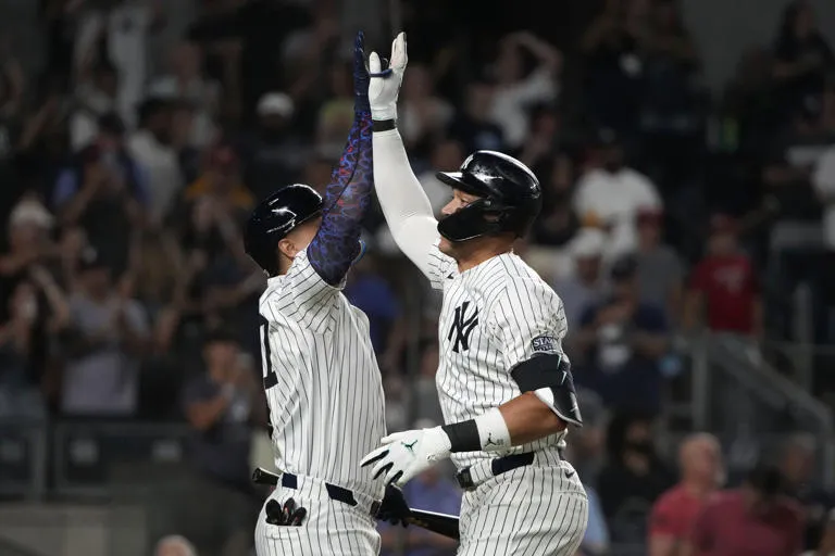 Aaron Judge y Giancarlo Stanton entran a la historia de los Yankees como dupla jonronera