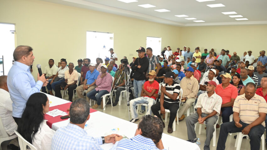 Agricultura otorga 23.6 millones de pesos a 153 productores en María Trinidad Sánchez, para recuperación tras desastres naturales