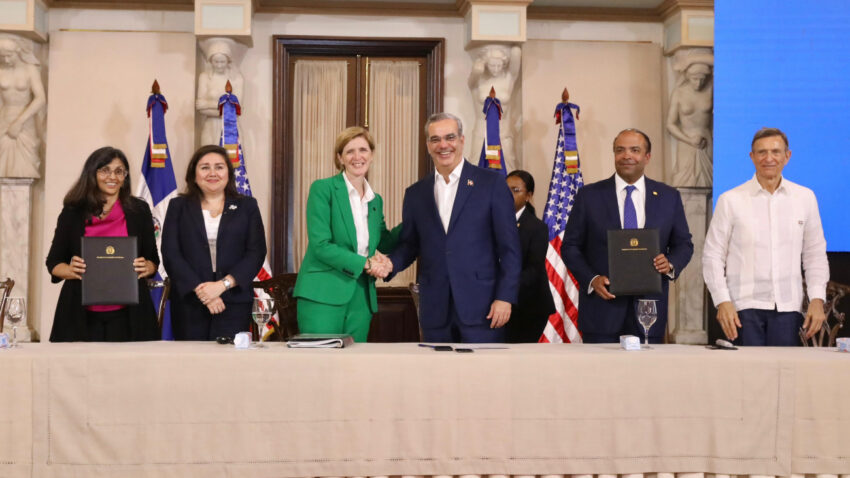 Banreservas y DFC anuncian USD 84 millones para mujeres, préstamos verdes y pequeñas empresas