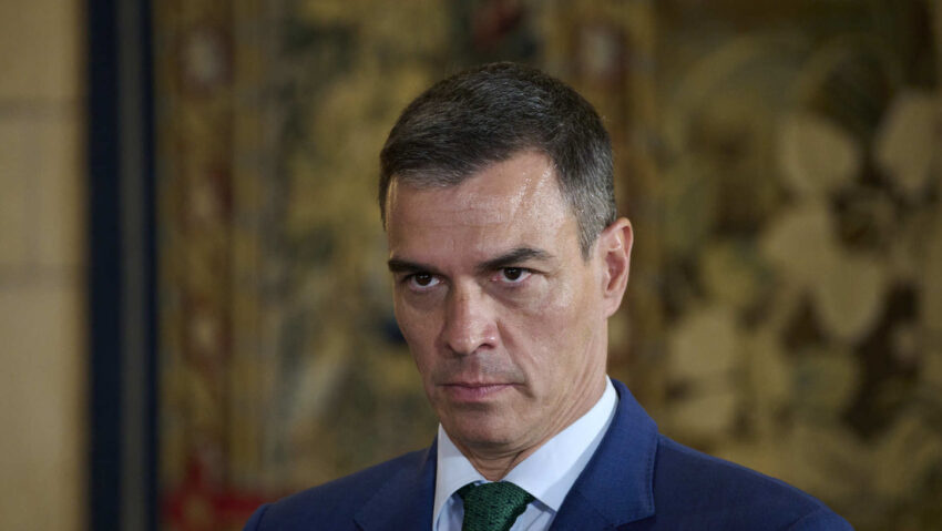 El Gobierno de España acusa al juez del caso de la esposa de Sánchez de contribuir al "acoso"