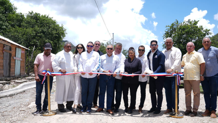 Energía y Minas inaugura proyectos eléctricos benefician más de 1,800 munícipes de San José de Ocoa