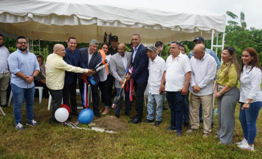 Senador Carlos Gómez encabeza primer palazo de Casa Club del Comunicador en Espaillat