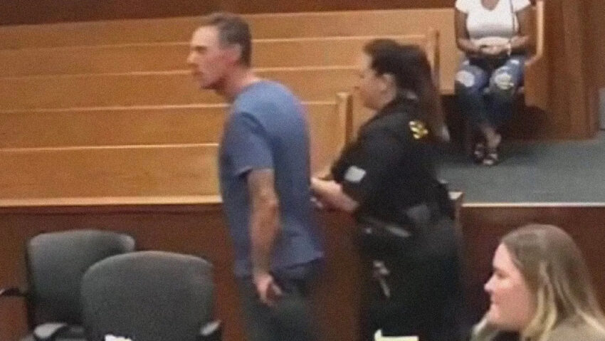 "¡Bésame el culo, que te jodan!": un hombre empeora gravemente su condena tras insultar al juez