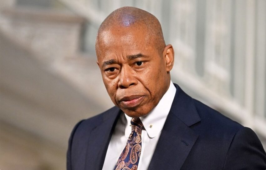 El coronavirus contagia al alcalde de NY en medio de investigaciones del FBI por supuesta corrupción en el ayuntamiento