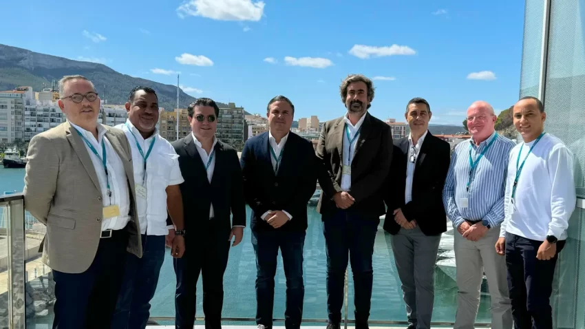 Destacan avances de ruta marítima entre SPM y PR, durante feria Seatrade, en España