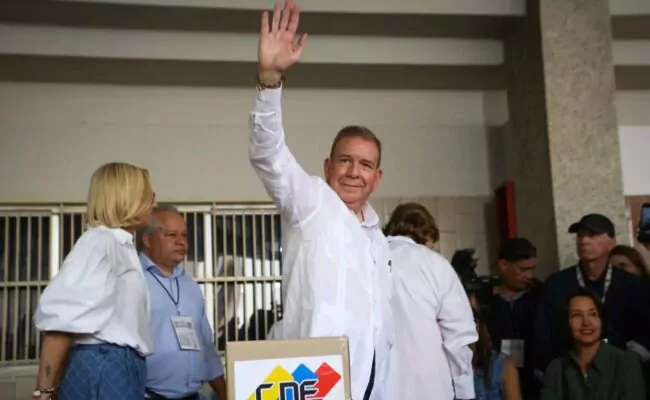 Salió desde RD avión que trasladó a Edmundo González a España