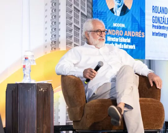 González Bunster afirma que RD avanza hacia la movilidad eléctrica y energía limpia.