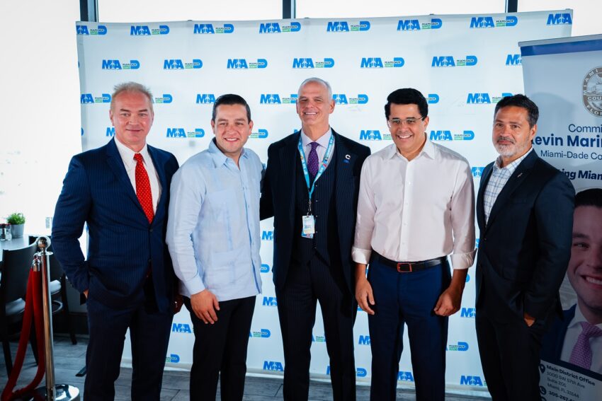 Ministro de Turismo se reúne con ejecutivos para anunciar nueva ruta Miami- La Romana de American Airlines