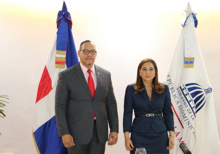 Defensa Pública y Ministra de la Mujer tratan temas sobre igualdad de género en el sistema de justicia penal