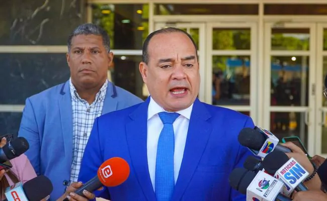 Luchando en pareja!! Pedro Botello y Miguel Surún depositan querella por alegada sustracción millonaria de fondos en Plan Familiar de Salud