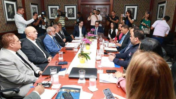 Gobierno y Comisión acuerdan modificar 5 artículos de la Ley del DNI