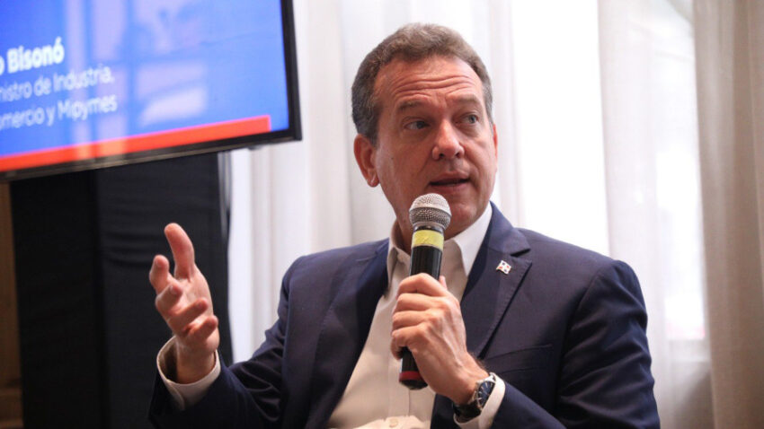 Ito llama “troglodita” a Maduro y “demócrata íntegro” a Abinader