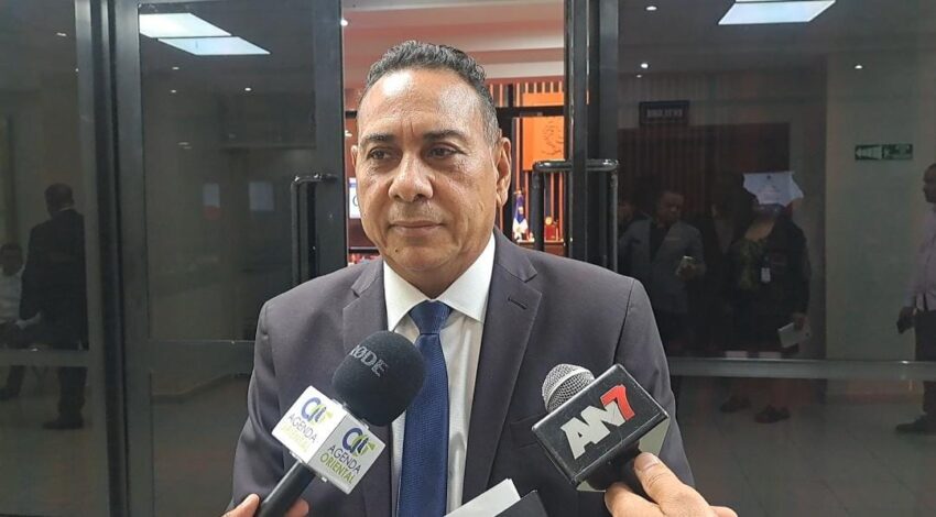 Legisladores estudiarán propuesta de eliminación y fusión de ministerios