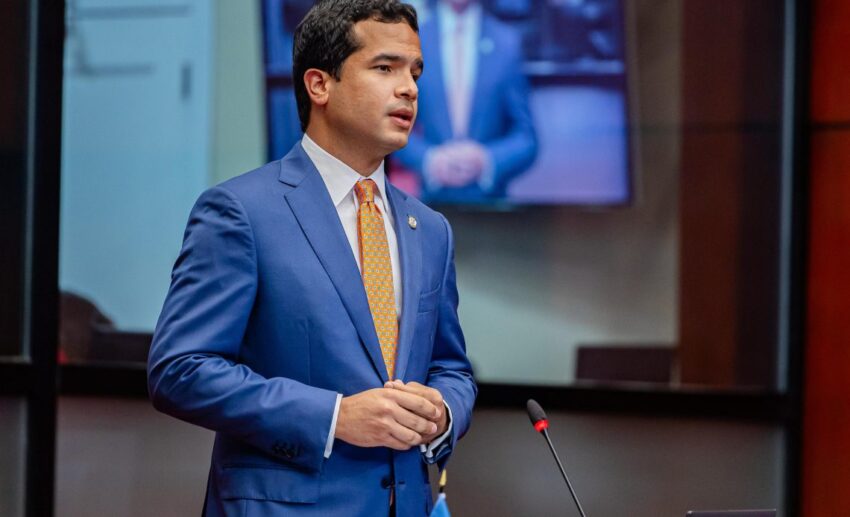 Omar Fernández reintroduce proyecto eliminar pago de anticipos a microempresarios