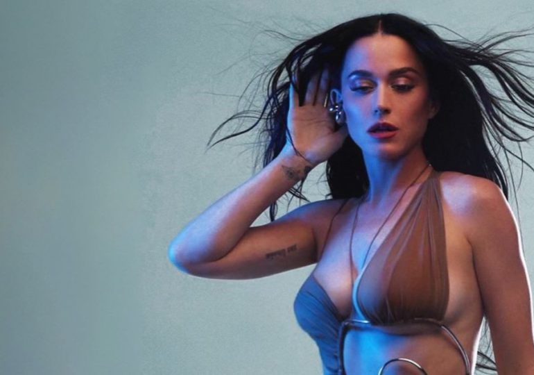 Katy Perry lanza edición exclusiva de vinilo azul claro y celebra el mes "143"