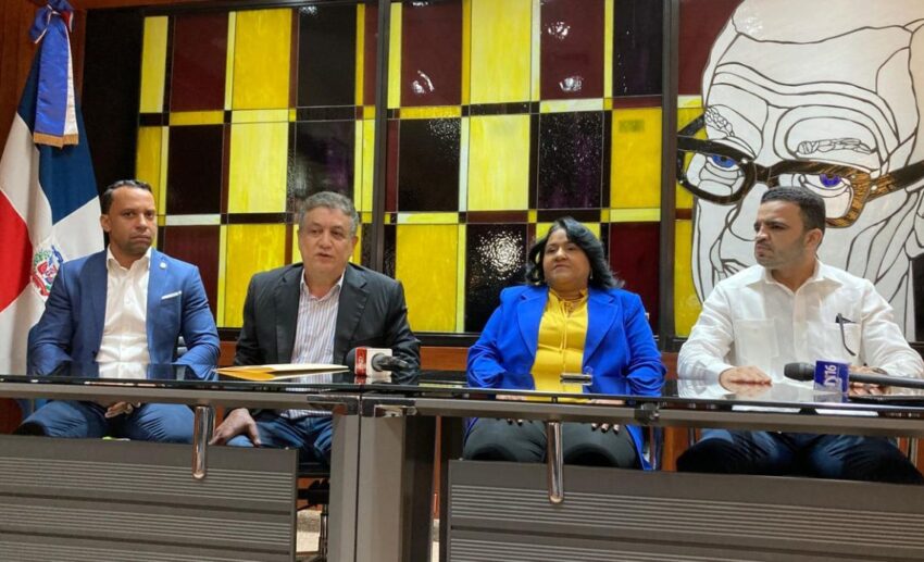 Diputados del PLD depositan proyecto que busca enmendar la ley DNI